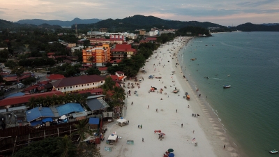 Cenang Beach, Langkawi (Daniel Lorig)  Copyright 
Informations sur les licences disponibles sous 'Preuve des sources d'images'