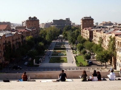 Armenia - Cascade looking towards the Opera House (ReflectedSerendipity)  [flickr.com]  CC BY-SA 
Informations sur les licences disponibles sous 'Preuve des sources d'images'