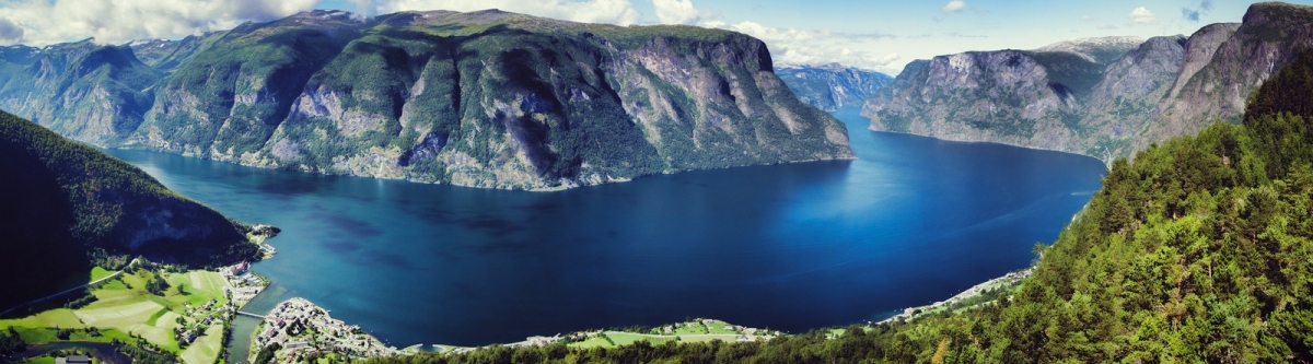 Aurlandfjord Panorama (SØ JORD)  [flickr.com]  CC BY-ND 
Informations sur les licences disponibles sous 'Preuve des sources d'images'