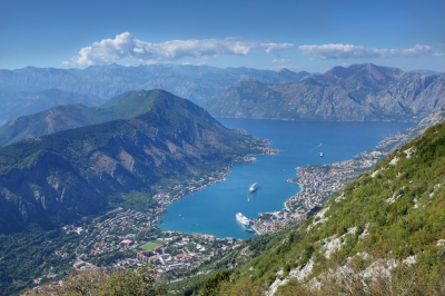 Bay of Kotor (amira_a)  [flickr.com]  CC BY 
Informations sur les licences disponibles sous 'Preuve des sources d'images'