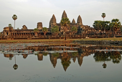 Cambodia-2638 - Mighty Angkor Wat (Dennis Jarvis)  [flickr.com]  CC BY-SA 
Informations sur les licences disponibles sous 'Preuve des sources d'images'