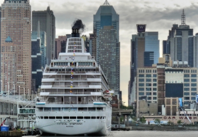 Crystal Symphony on 47th Street (joiseyshowaa)  [flickr.com]  CC BY-SA 
Informations sur les licences disponibles sous 'Preuve des sources d'images'