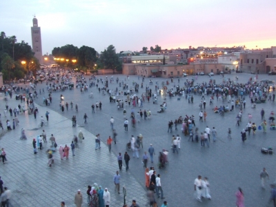 Jemaa El Fna Marrakech 2006113 (Britrob)  [flickr.com]  CC BY 
Informations sur les licences disponibles sous 'Preuve des sources d'images'