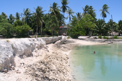 Kiribati 2009. Photo: Jodie Gatfield, AusAID (Department of Foreign Affairs and Trade)  [flickr.com]  CC BY 
Informations sur les licences disponibles sous 'Preuve des sources d'images'