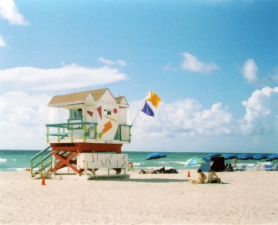 Lifeguard Station South Beach (Phillip Pessar)  [flickr.com]  CC BY 
Informations sur les licences disponibles sous 'Preuve des sources d'images'