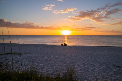 Naples Beach, Florida (Roman Boed)  [flickr.com]  CC BY 
Informations sur les licences disponibles sous 'Preuve des sources d'images'