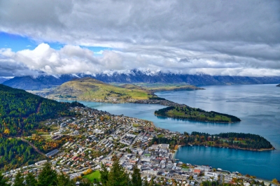 Queenstown (Rajeev Rajagopalan)  [flickr.com]  CC BY 
Informations sur les licences disponibles sous 'Preuve des sources d'images'