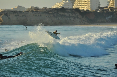 Surf Algarve (Tiago J. G. Fernandes)  [flickr.com]  CC BY 
Informations sur les licences disponibles sous 'Preuve des sources d'images'