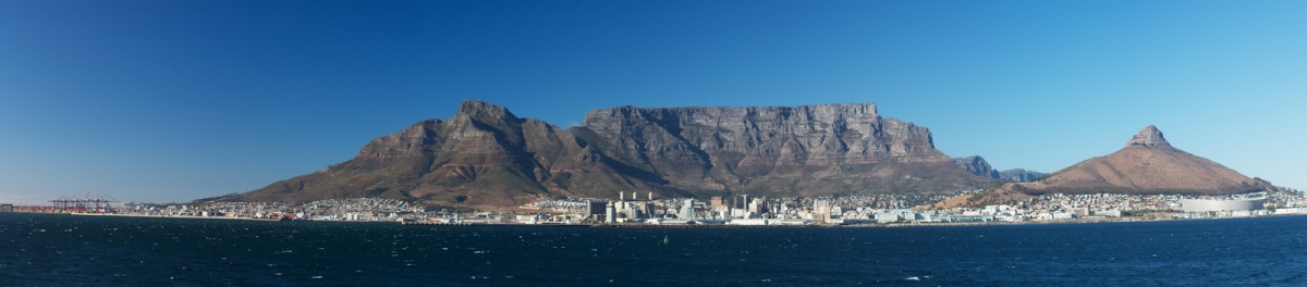 table mountain Panorama, Capetown (Brian Gratwicke)  [flickr.com]  CC BY 
Informations sur les licences disponibles sous 'Preuve des sources d'images'