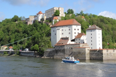 Uniworld River Cruises in Passau Germany (Gary Bembridge)  [flickr.com]  CC BY 
Informations sur les licences disponibles sous 'Preuve des sources d'images'