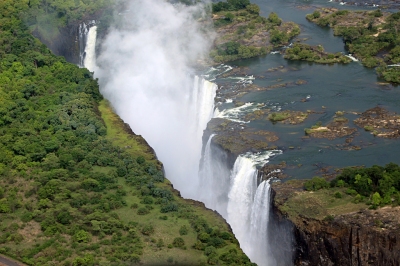 Victoria Falls (Pius Mahimbi)  [flickr.com]  CC BY-SA 
Informations sur les licences disponibles sous 'Preuve des sources d'images'