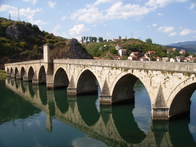 Visegrad_Drina_Bridge_1 (Julijan Ny?a)  [flickr.com]  CC BY 
Informations sur les licences disponibles sous 'Preuve des sources d'images'